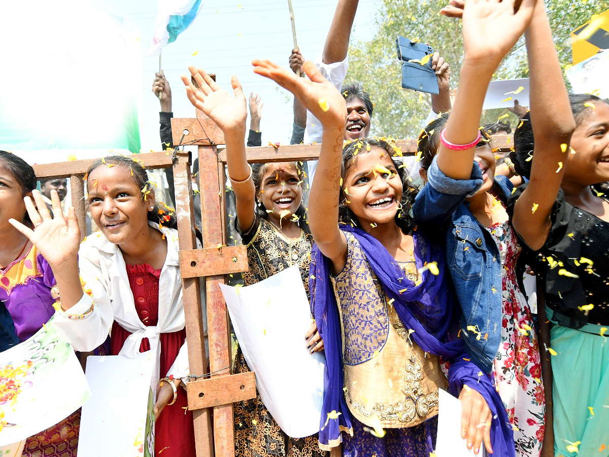 Anakapalli Public Grand Welcome to CM YS Jagan Photos - Sakshi7