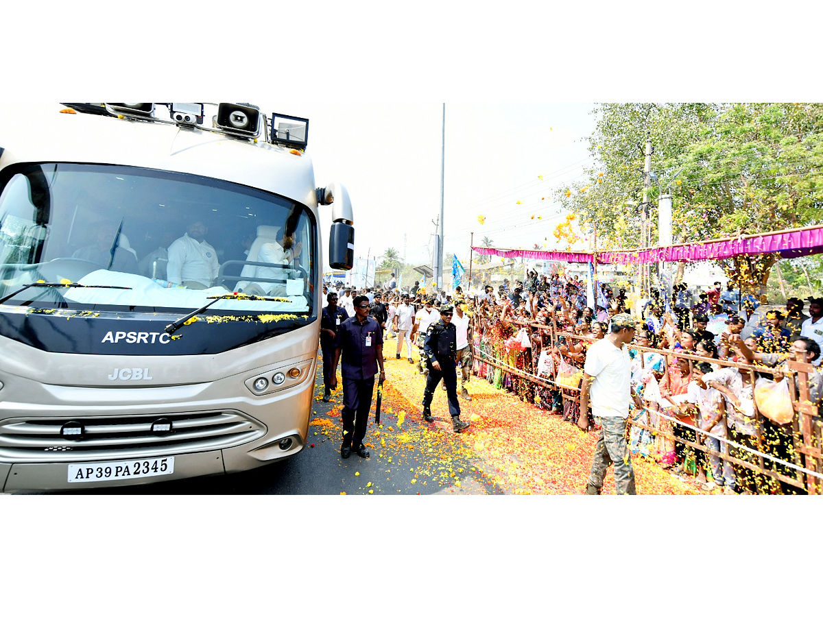 Anakapalli Public Grand Welcome to CM YS Jagan Photos - Sakshi9