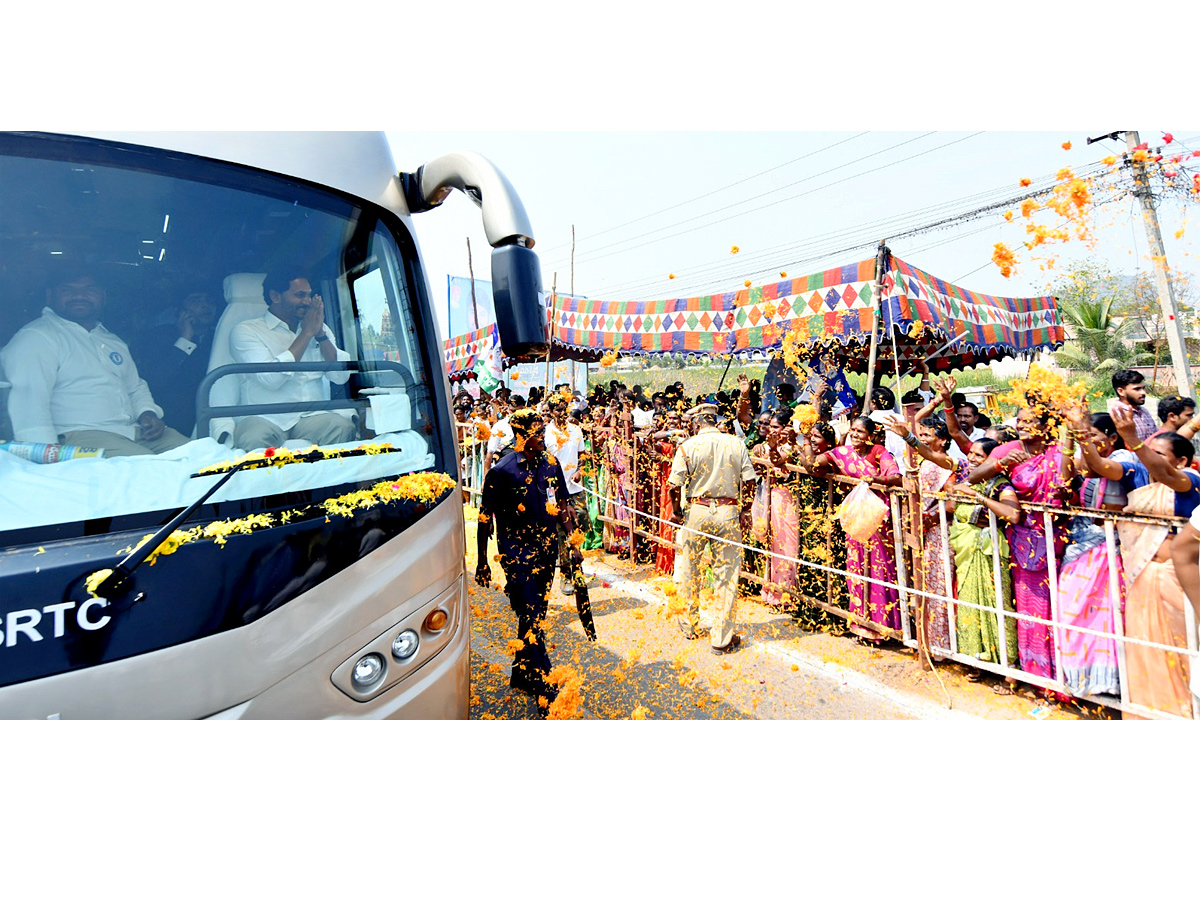 Anakapalli Public Grand Welcome to CM YS Jagan Photos - Sakshi10