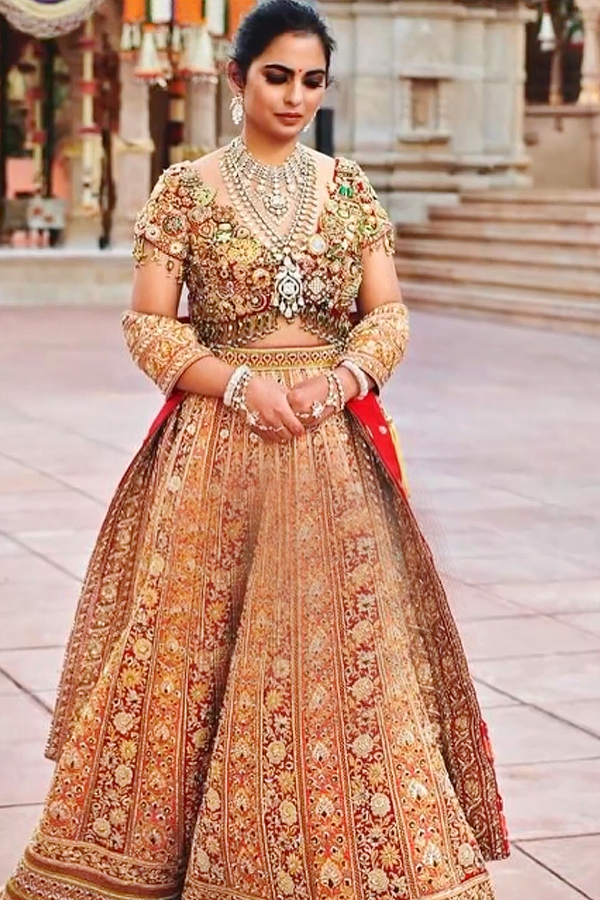  Isha Ambani Wore Diamond And Gold Embellished Blouse At Anant Ambanis Pre Wedding Celebrations - Sakshi3