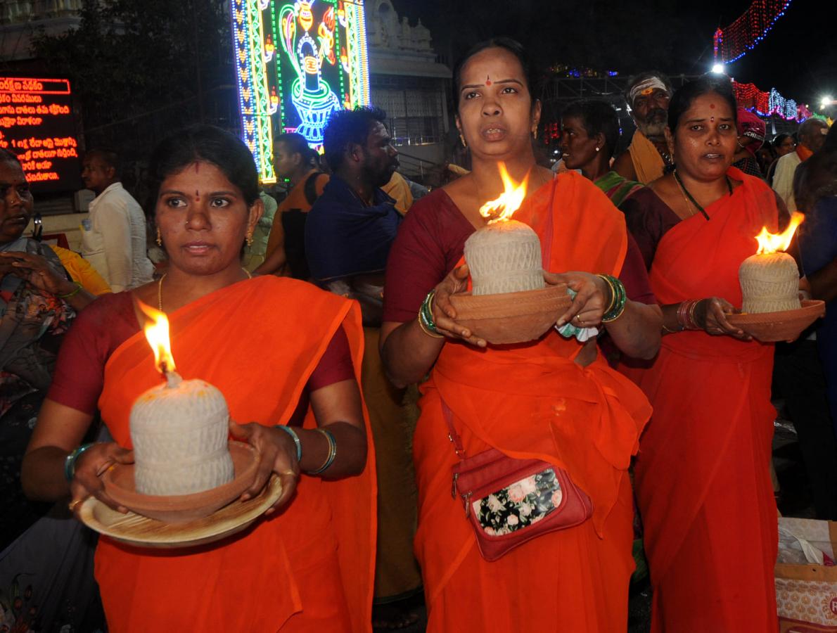 Maha Shivratri 2024: Huge Devotees in Srisailam Photos - Sakshi4