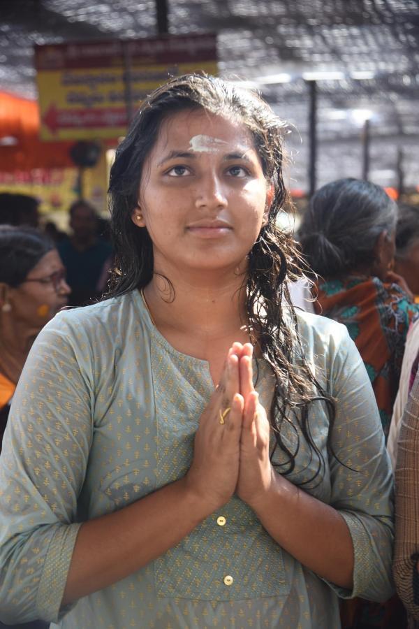 Maha Shivaratri 2024 Devotees At Vemulawada Temple Photos - Sakshi7