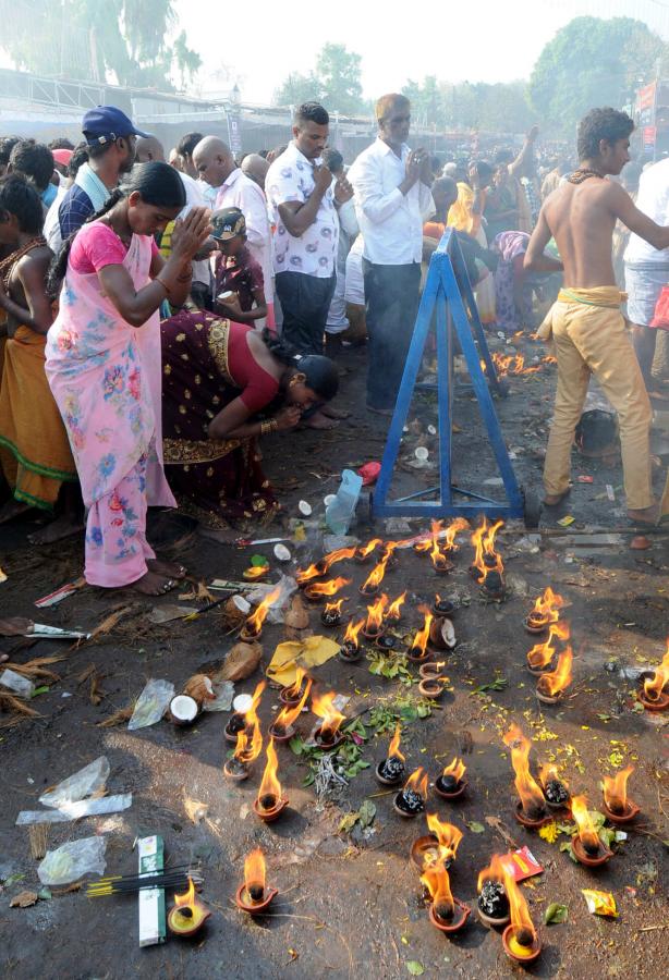 Maha Shivratri 2024: Huge Devotees in Srisailam Photos - Sakshi7