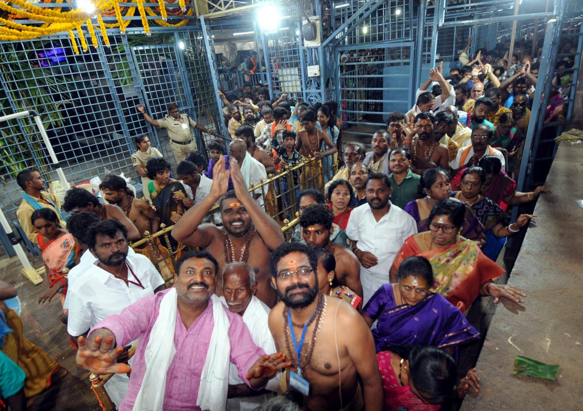 Maha Shivratri 2024: Huge Devotees in Srisailam Photos - Sakshi8