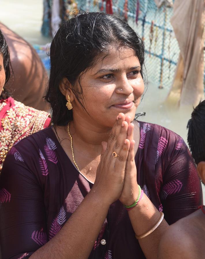 Maha Shivaratri 2024 Devotees At Vemulawada Temple Photos - Sakshi2