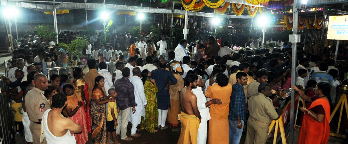 Maha Shivratri 2024: Huge Devotees in Srisailam Photos - Sakshi10