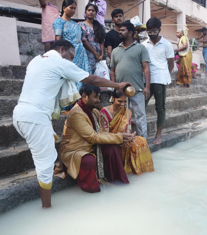 Maha Shivaratri 2024 Devotees At Vemulawada Temple Photos - Sakshi11