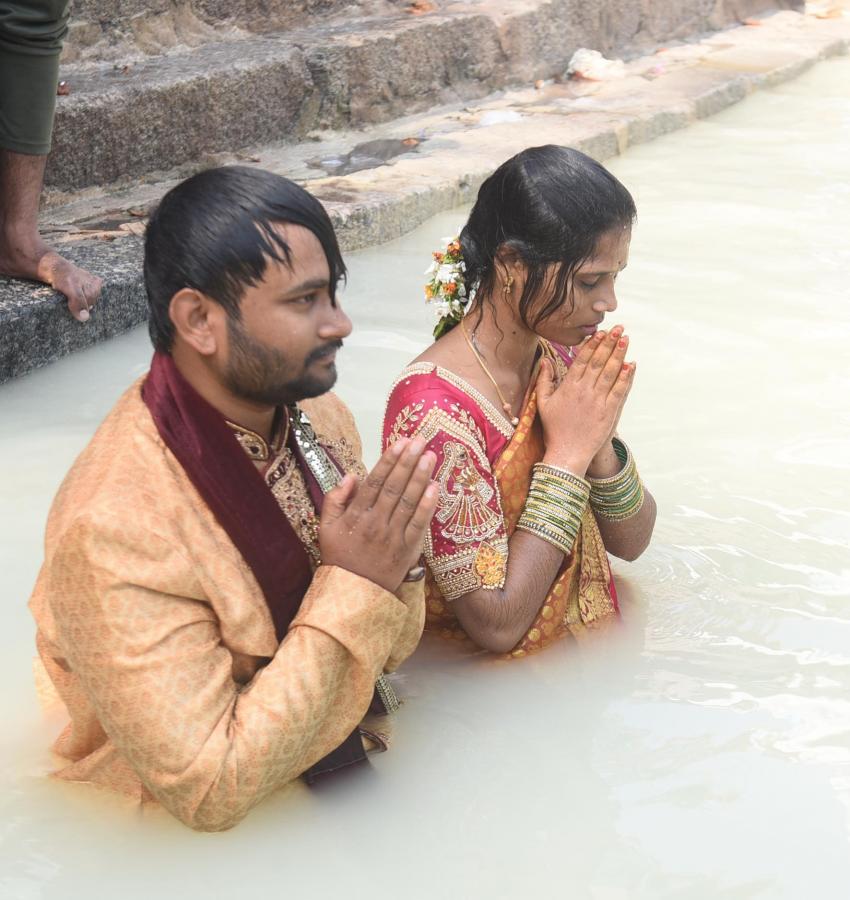 Maha Shivaratri 2024 Devotees At Vemulawada Temple Photos - Sakshi12