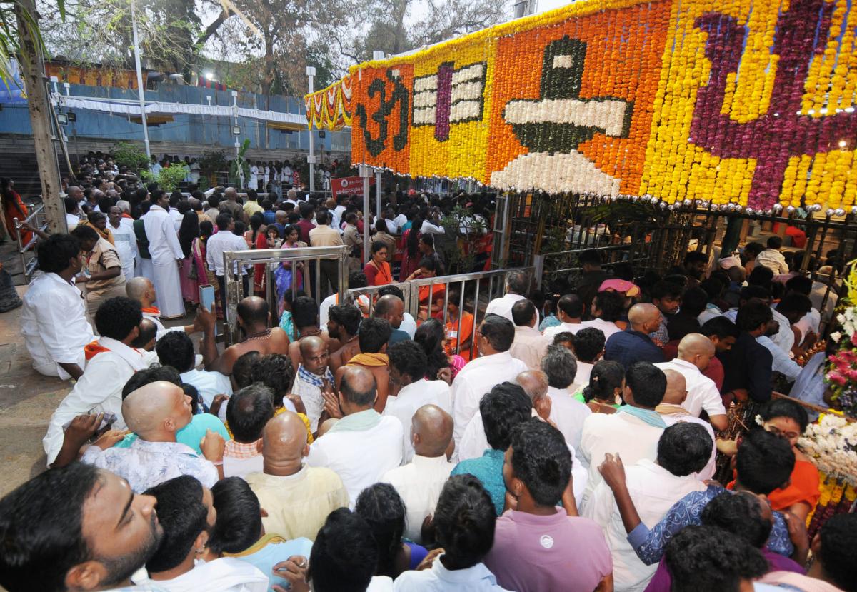 Maha Shivratri 2024: Huge Devotees in Srisailam Photos - Sakshi16