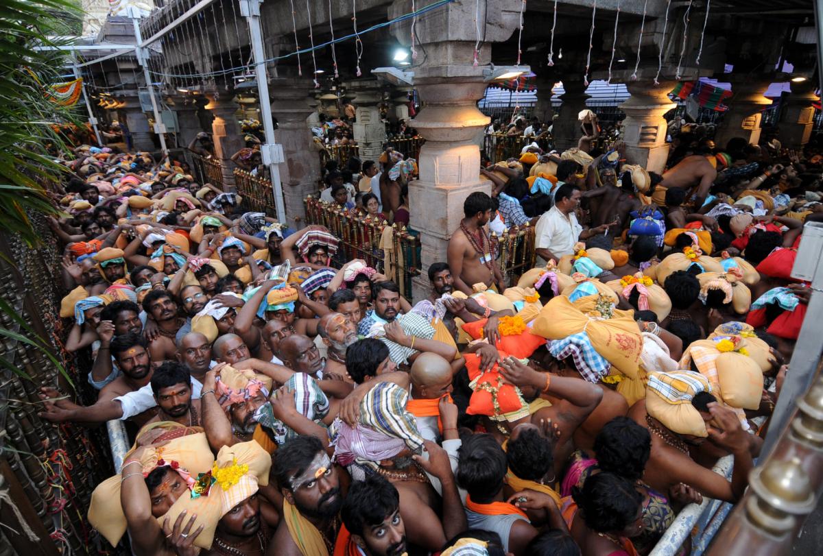 Maha Shivratri 2024: Huge Devotees in Srisailam Photos - Sakshi18