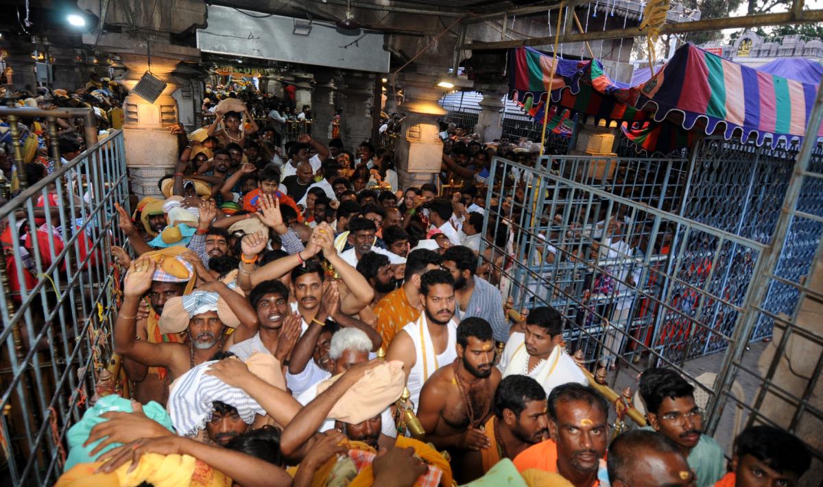 Maha Shivratri 2024: Huge Devotees in Srisailam Photos - Sakshi20