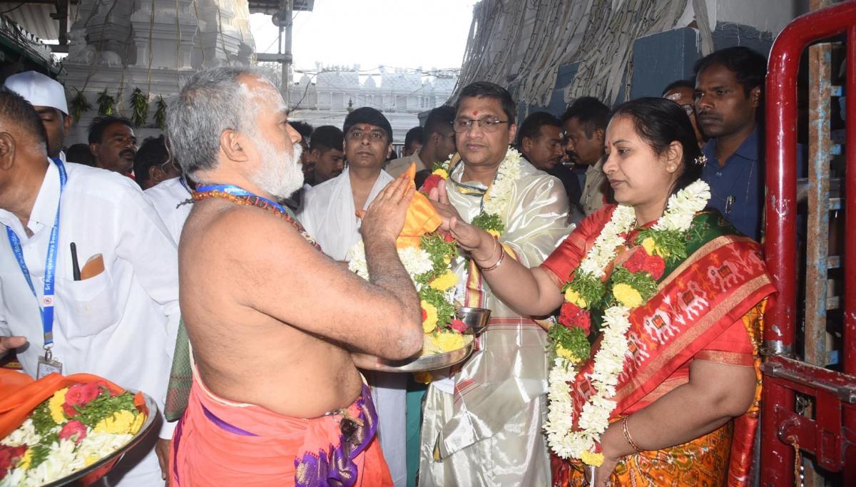 Maha Shivaratri 2024 Devotees At Vemulawada Temple Photos - Sakshi22