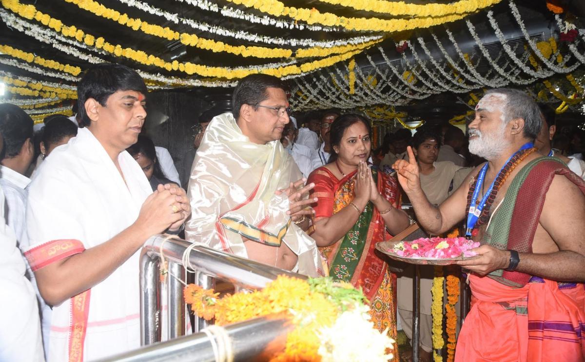 Maha Shivaratri 2024 Devotees At Vemulawada Temple Photos - Sakshi23