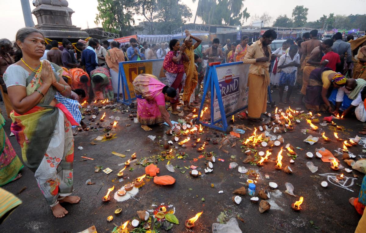 Maha Shivratri 2024: Huge Devotees in Srisailam Photos - Sakshi24