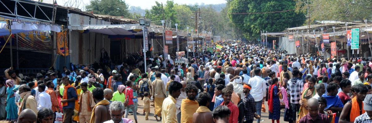 Maha Shivratri 2024: Huge Devotees in Srisailam Photos - Sakshi26