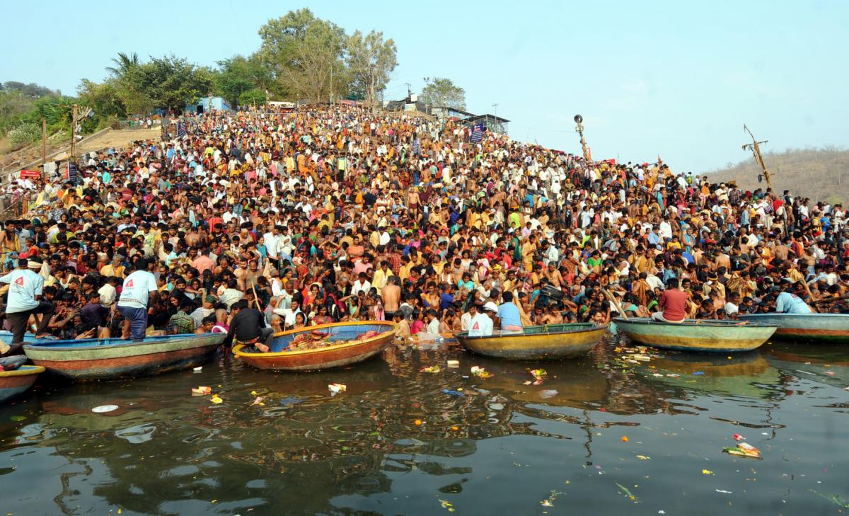 Maha Shivratri 2024: Huge Devotees in Srisailam Photos - Sakshi32