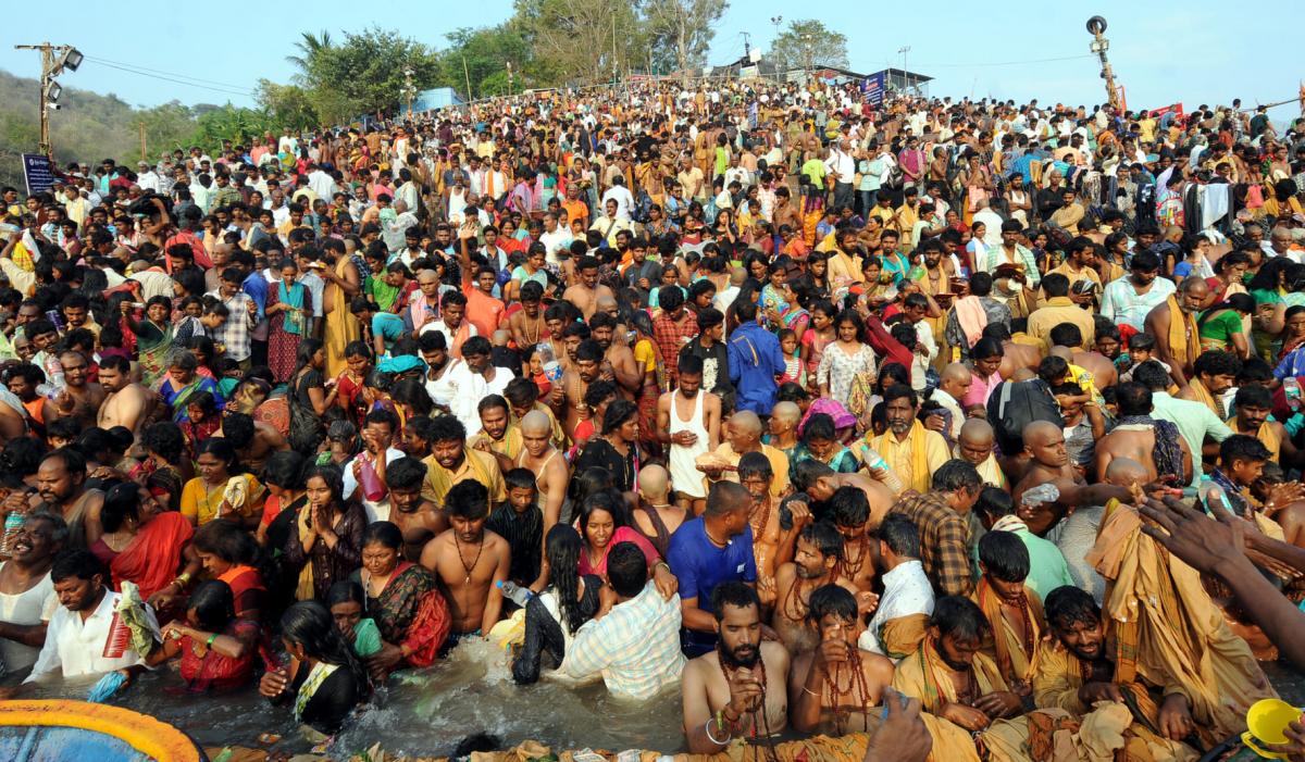 Maha Shivratri 2024: Huge Devotees in Srisailam Photos - Sakshi34