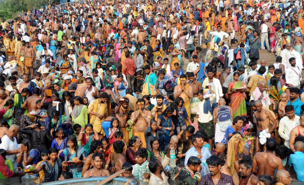 Maha Shivratri 2024: Huge Devotees in Srisailam Photos - Sakshi36