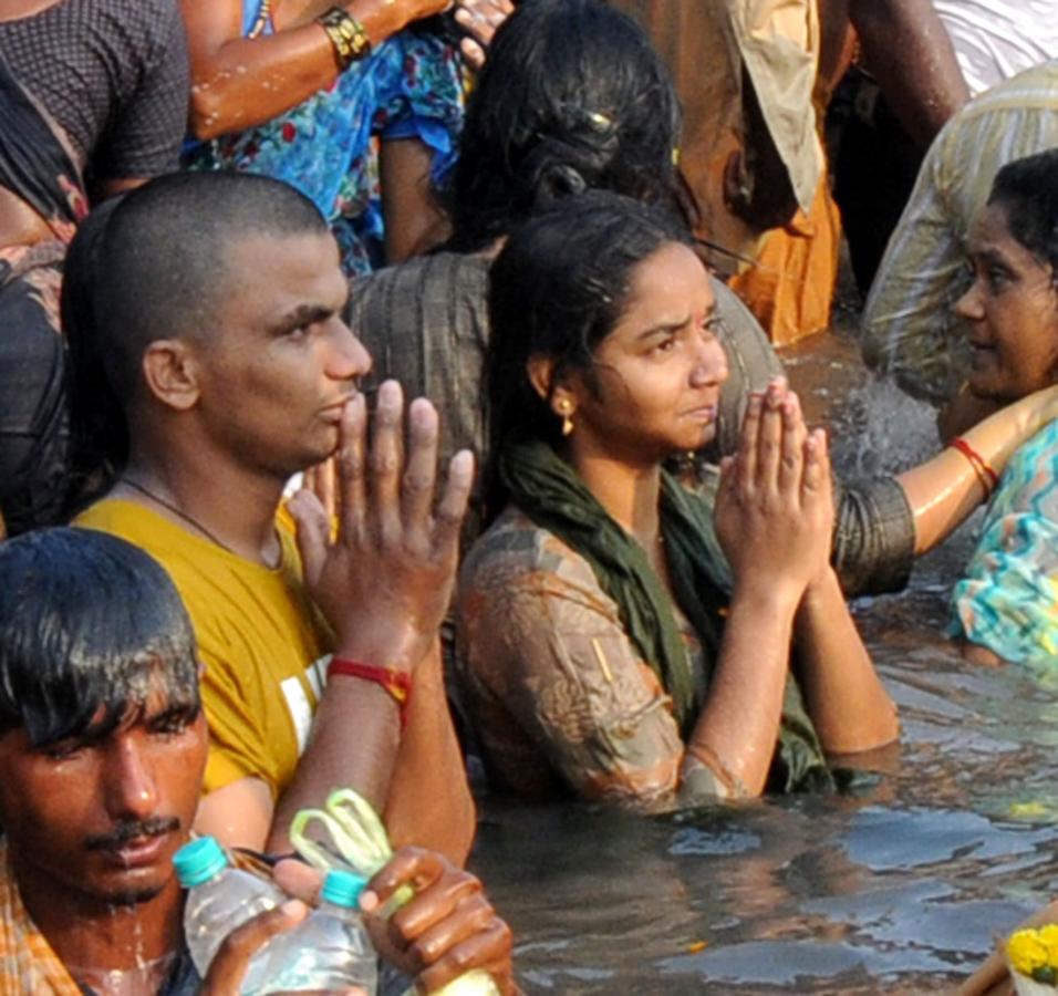 Maha Shivratri 2024: Huge Devotees in Srisailam Photos - Sakshi42