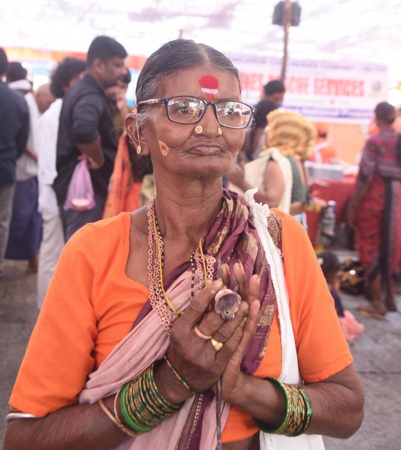 Maha Shivaratri 2024 Devotees At Vemulawada Temple Photos - Sakshi44