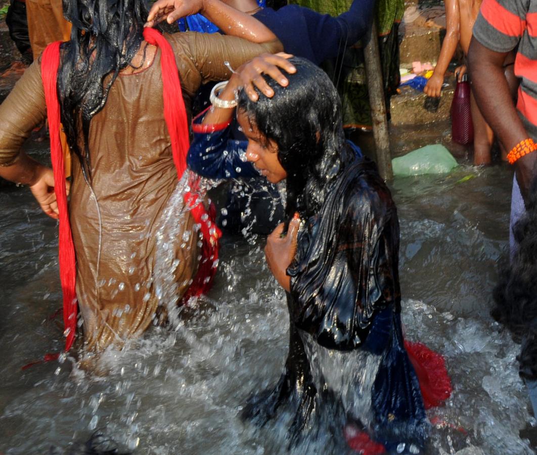 Maha Shivratri 2024: Huge Devotees in Srisailam Photos - Sakshi45