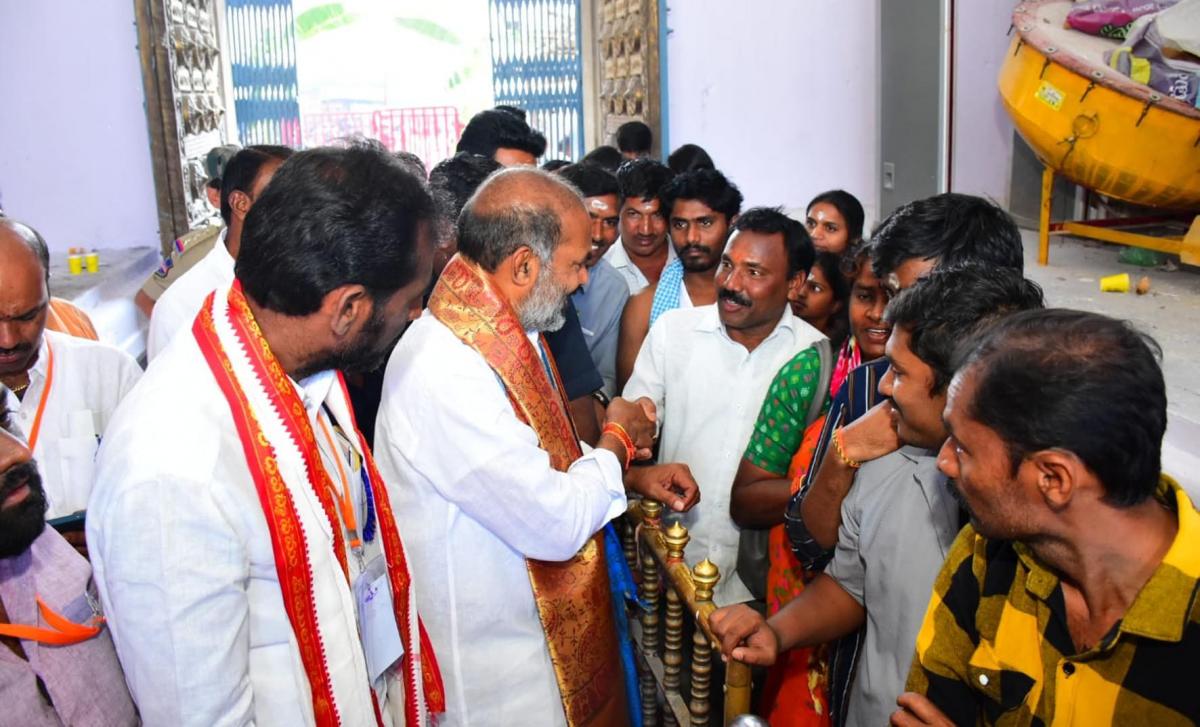 Maha Shivaratri 2024 Devotees At Vemulawada Temple Photos - Sakshi45