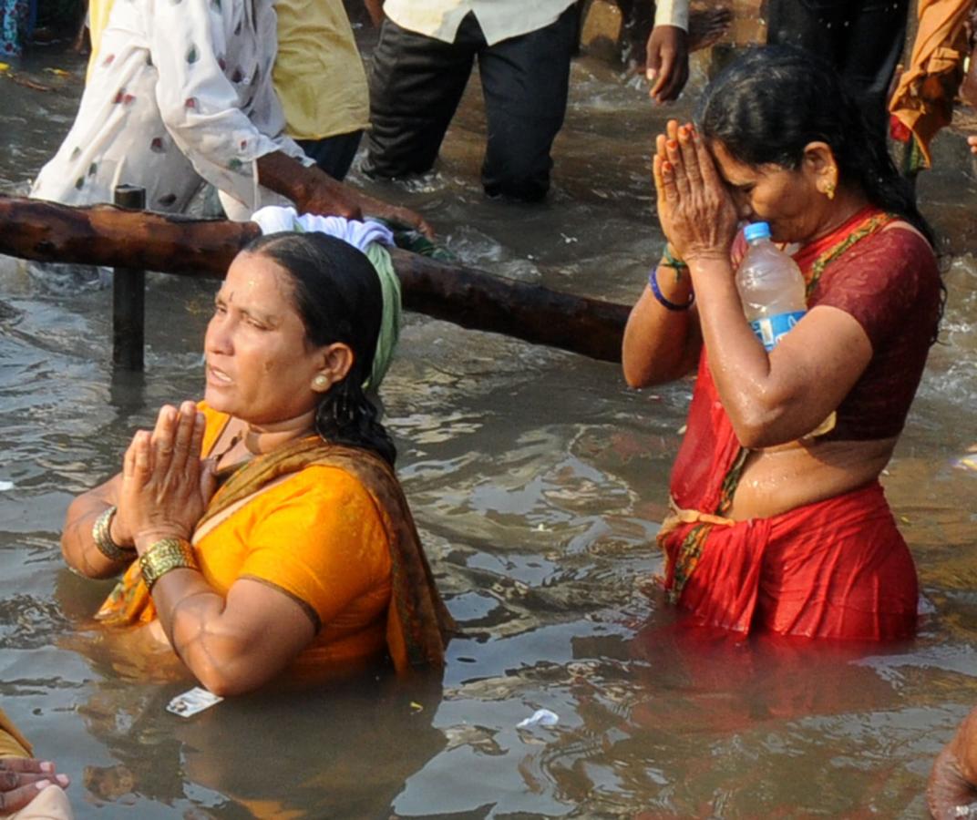 Maha Shivratri 2024: Huge Devotees in Srisailam Photos - Sakshi47