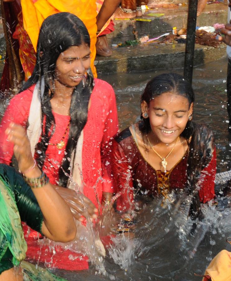 Maha Shivratri 2024: Huge Devotees in Srisailam Photos - Sakshi48