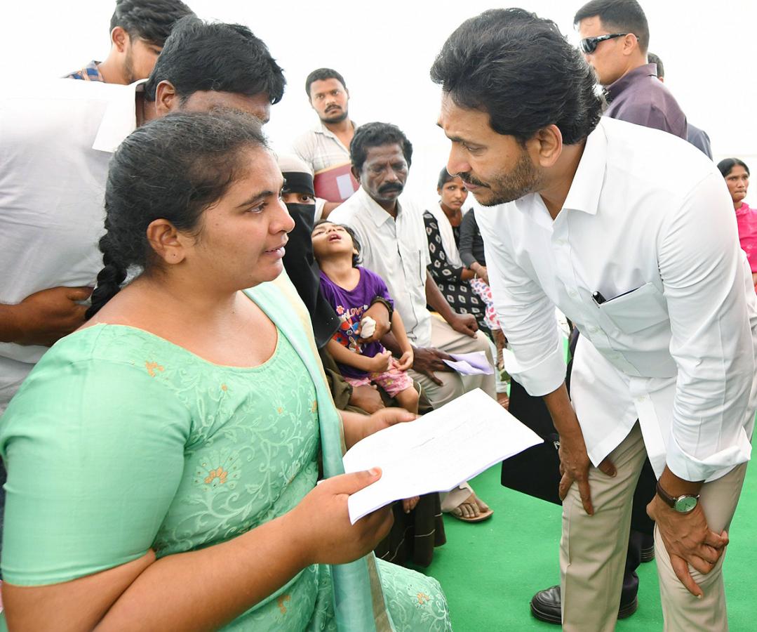 CM YS Jagan Helped The Sick Victims At Anakapalle - Sakshi15