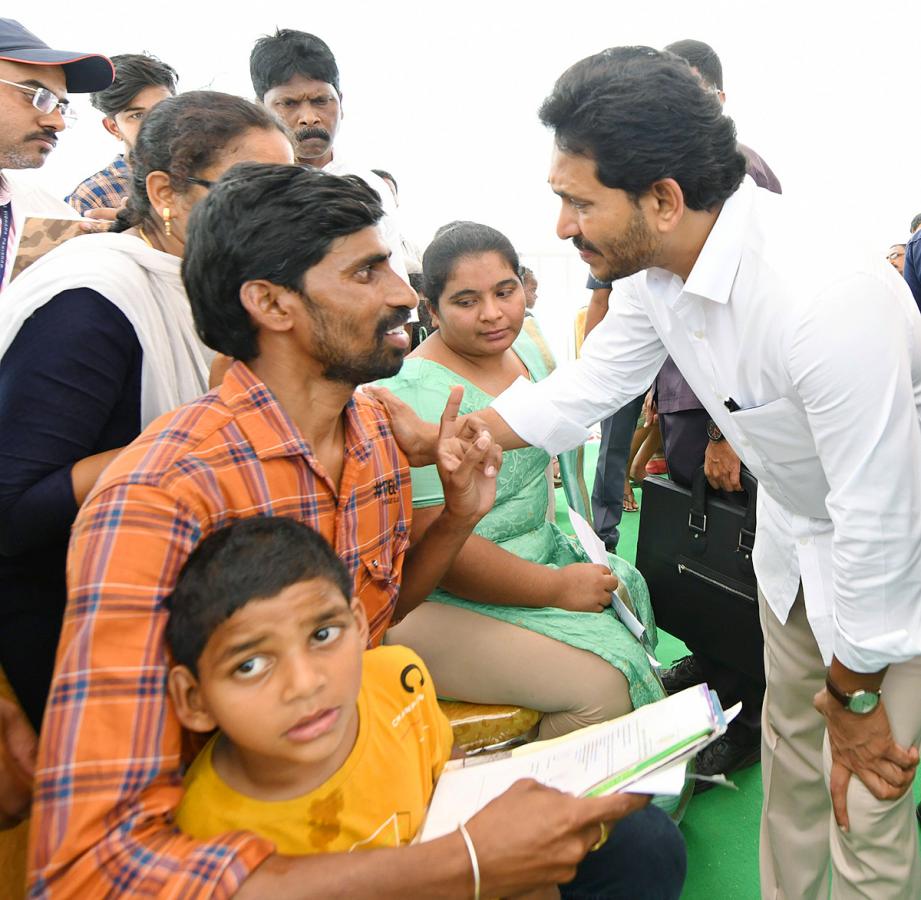 CM YS Jagan Helped The Sick Victims At Anakapalle - Sakshi16