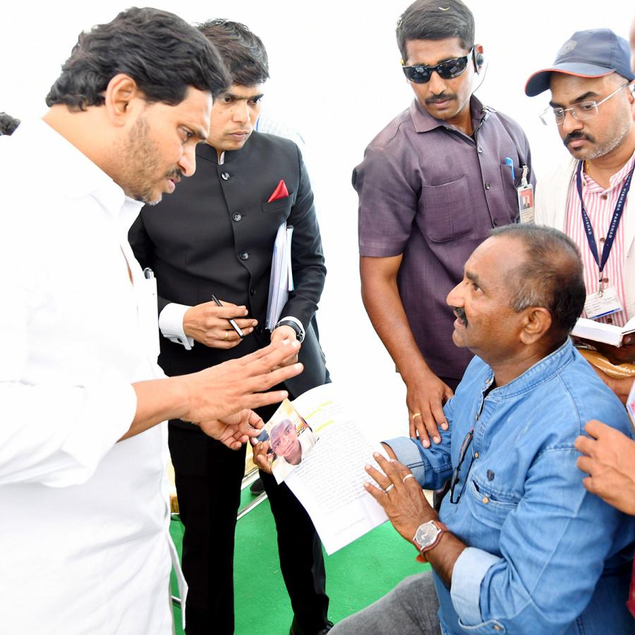 CM YS Jagan Helped The Sick Victims At Anakapalle - Sakshi17