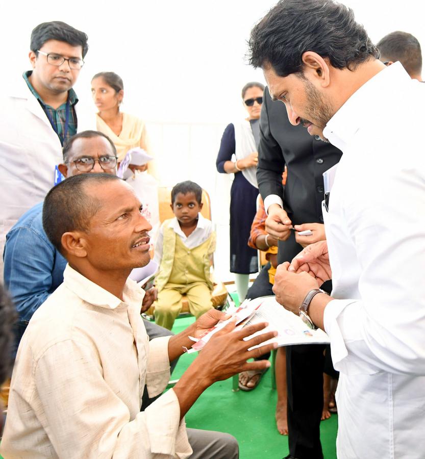 CM YS Jagan Helped The Sick Victims At Anakapalle - Sakshi18