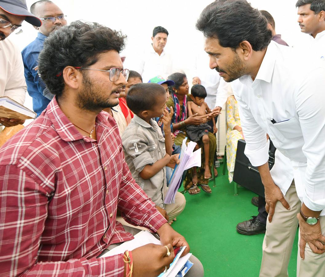 CM YS Jagan Helped The Sick Victims At Anakapalle - Sakshi8