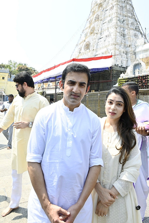 Cricketer Gautam Gambhir Family Visited Tirumala Srivari Temple Photos - Sakshi11