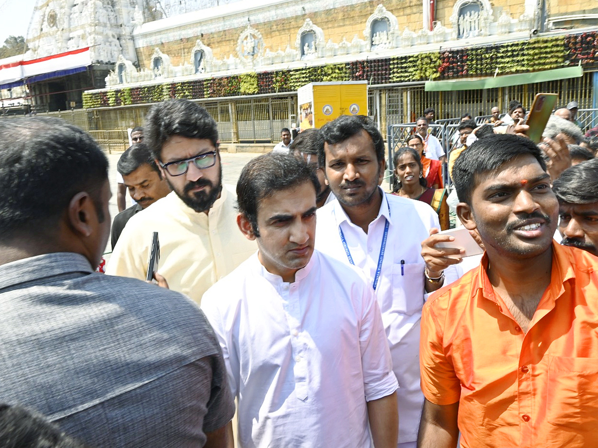 Cricketer Gautam Gambhir Family Visited Tirumala Srivari Temple Photos - Sakshi15