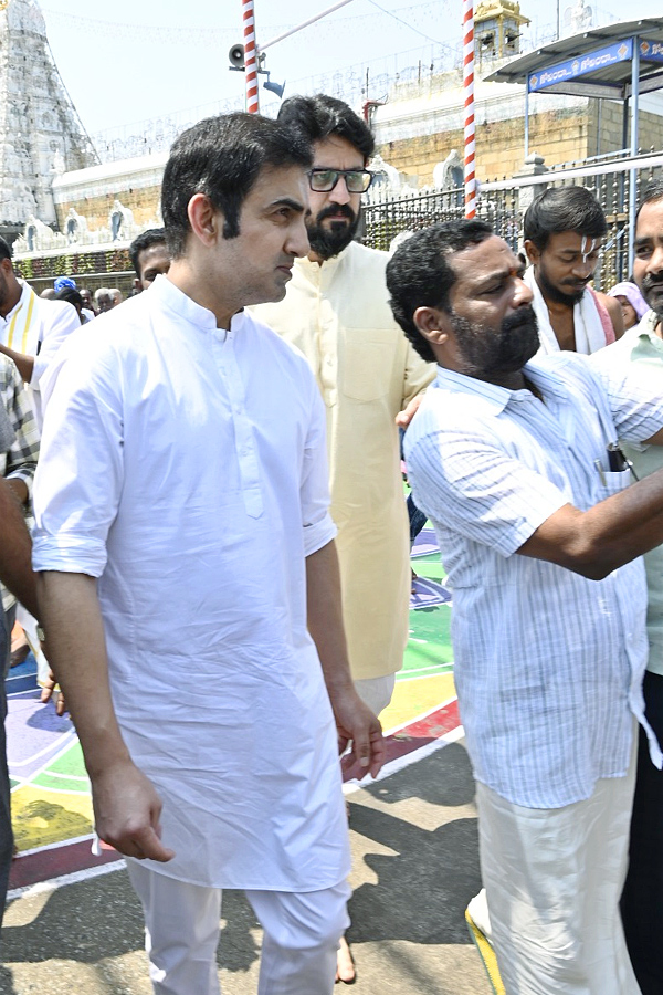 Cricketer Gautam Gambhir Family Visited Tirumala Srivari Temple Photos - Sakshi17