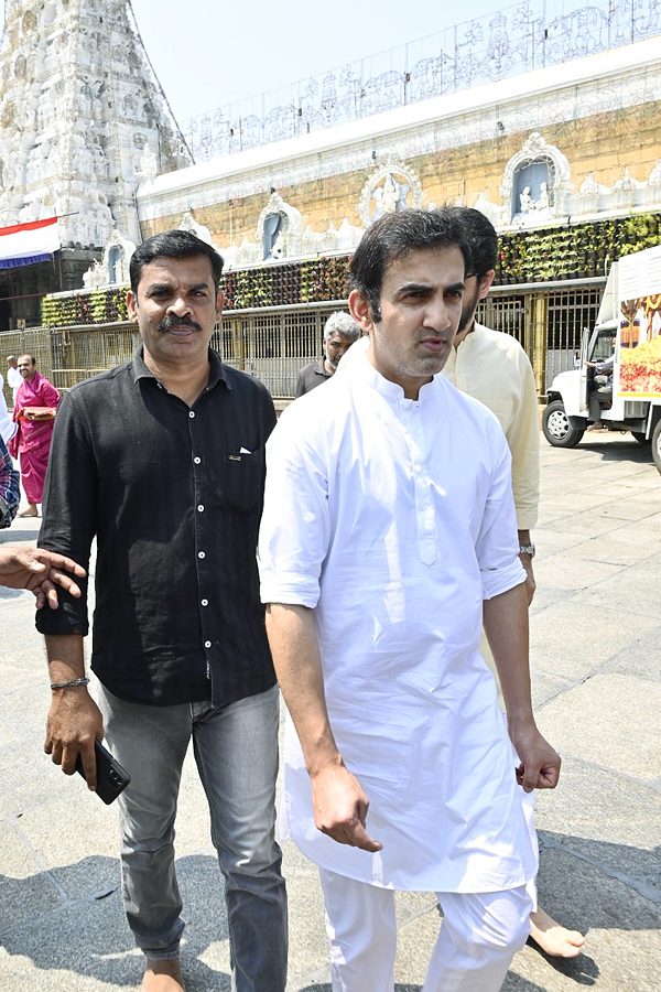 Cricketer Gautam Gambhir Family Visited Tirumala Srivari Temple Photos - Sakshi23