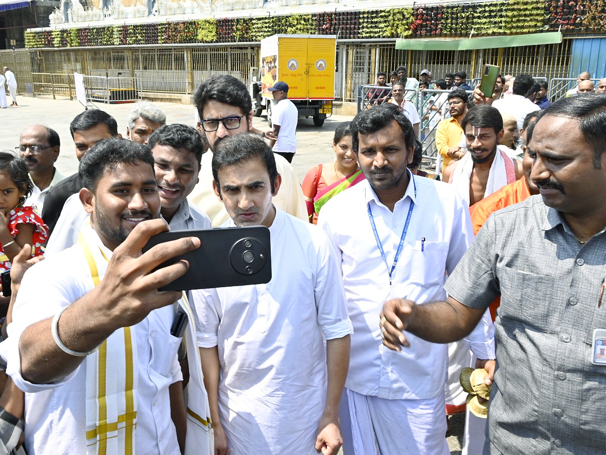 Cricketer Gautam Gambhir Family Visited Tirumala Srivari Temple Photos - Sakshi25