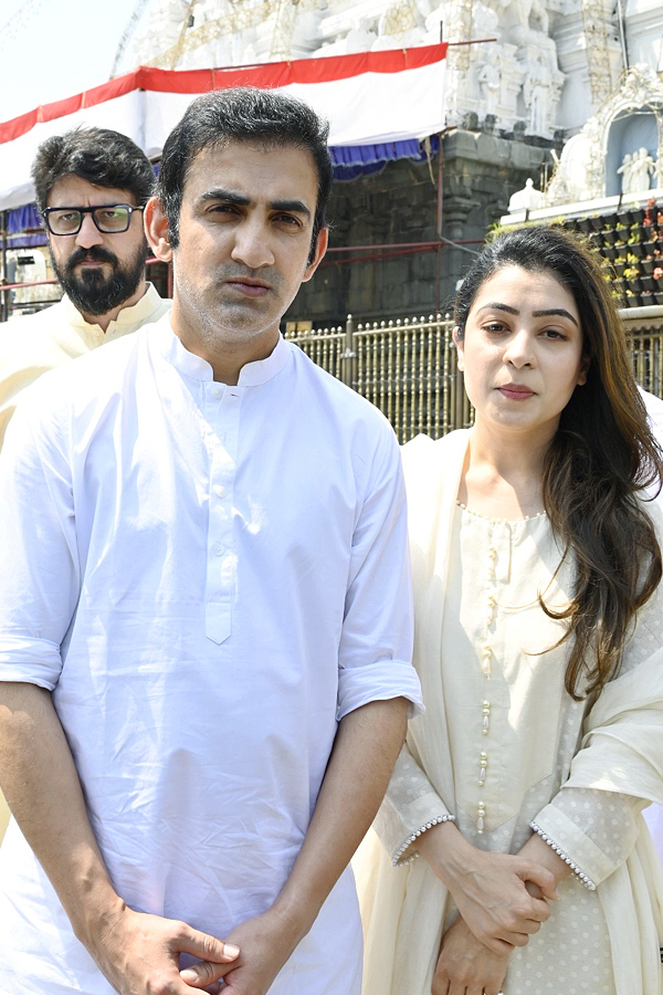 Cricketer Gautam Gambhir Family Visited Tirumala Srivari Temple Photos - Sakshi7