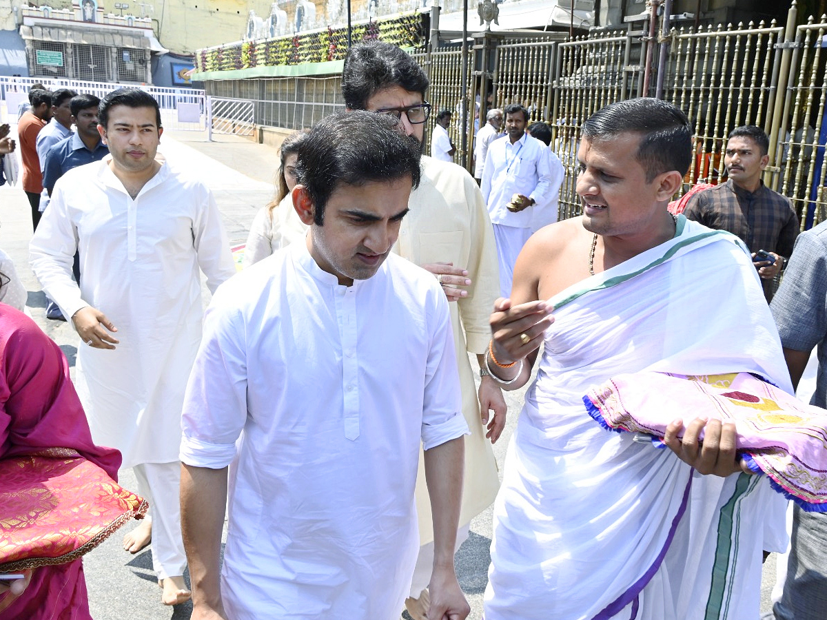 Cricketer Gautam Gambhir Family Visited Tirumala Srivari Temple Photos - Sakshi10