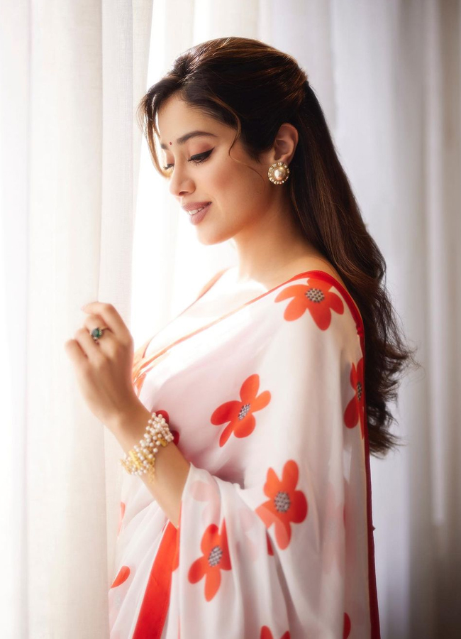 Devara Heroine Janhvi Kapoor Beautiful Floral Saree Photos - Sakshi4