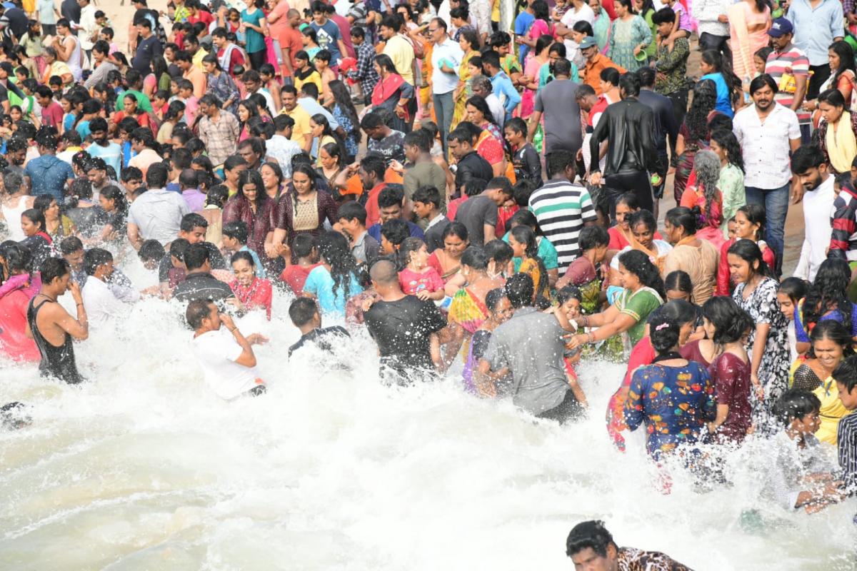 Maha Shivaratri 2021 Devotees Rush Beach Photos - Sakshi1