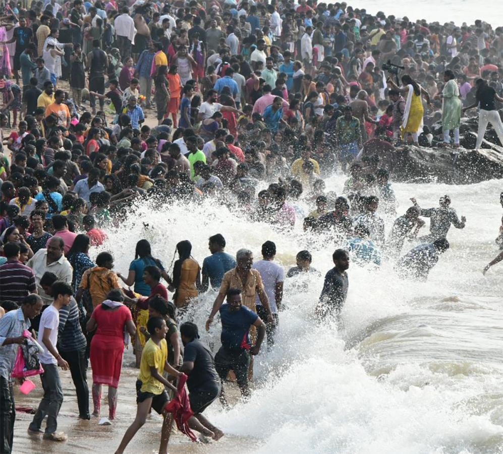 Maha Shivaratri 2021 Devotees Rush Beach Photos - Sakshi10