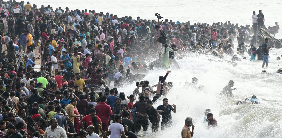 Maha Shivaratri 2021 Devotees Rush Beach Photos - Sakshi11