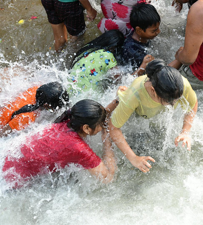 Maha Shivaratri 2021 Devotees Rush Beach Photos - Sakshi12