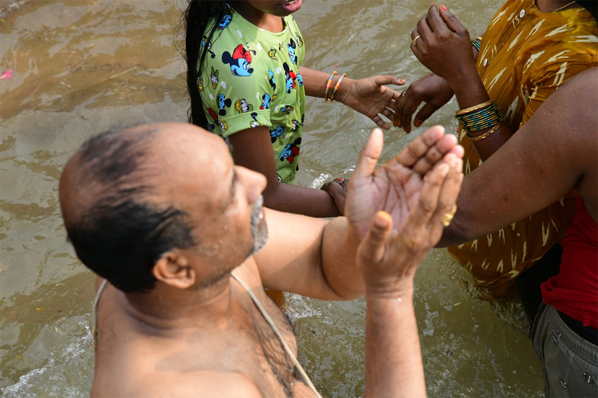 Maha Shivaratri 2021 Devotees Rush Beach Photos - Sakshi15