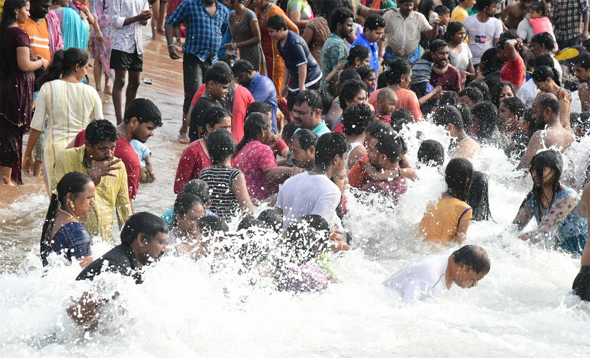 Maha Shivaratri 2021 Devotees Rush Beach Photos - Sakshi2