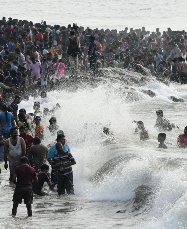 Maha Shivaratri 2021 Devotees Rush Beach Photos - Sakshi20