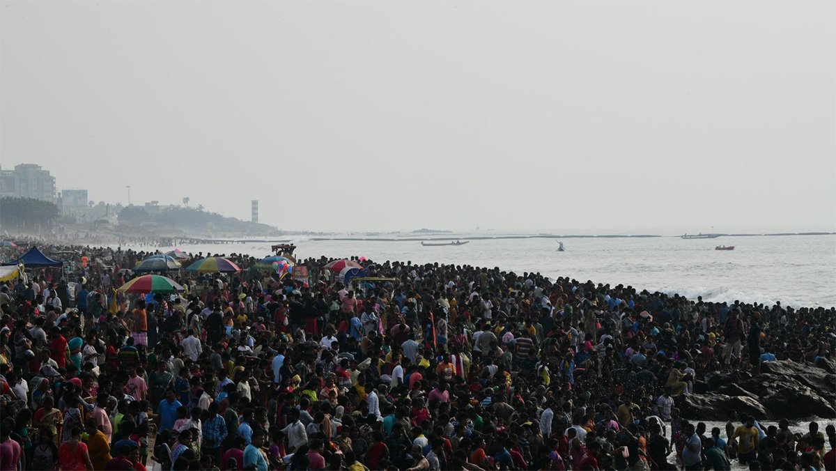 Maha Shivaratri 2021 Devotees Rush Beach Photos - Sakshi21