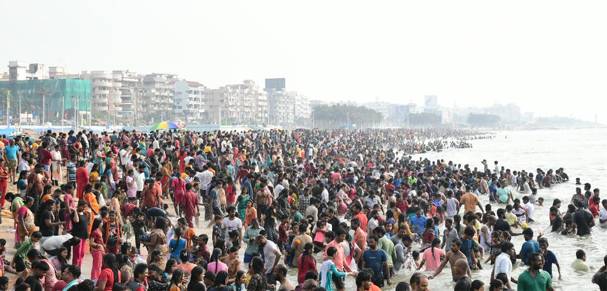 Maha Shivaratri 2021 Devotees Rush Beach Photos - Sakshi3